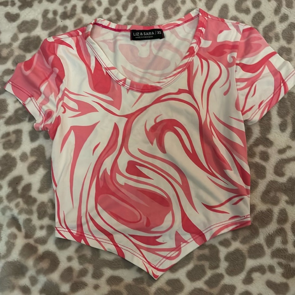 liz&sara pink abstract crop top